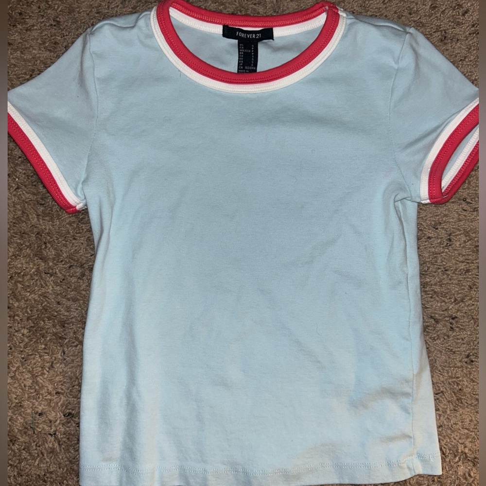 Light blue cropped tee with red rim
